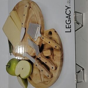LEGACY CIRCO PERSONALIZED (B) CHEESE BOARD & TOOLS SET